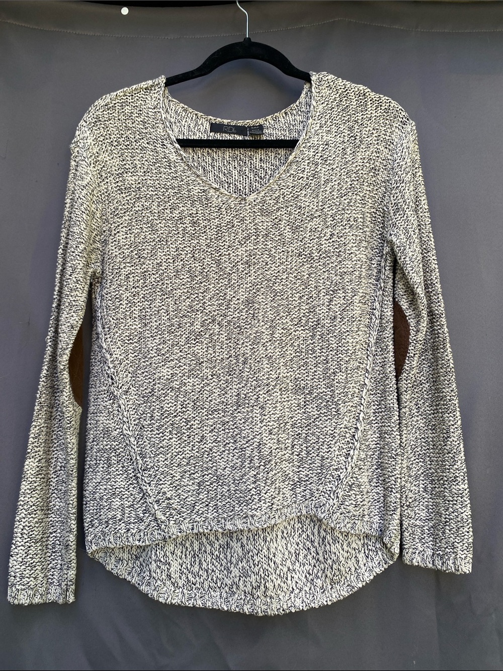 RDI Black & White Marled V-Neck Sweater